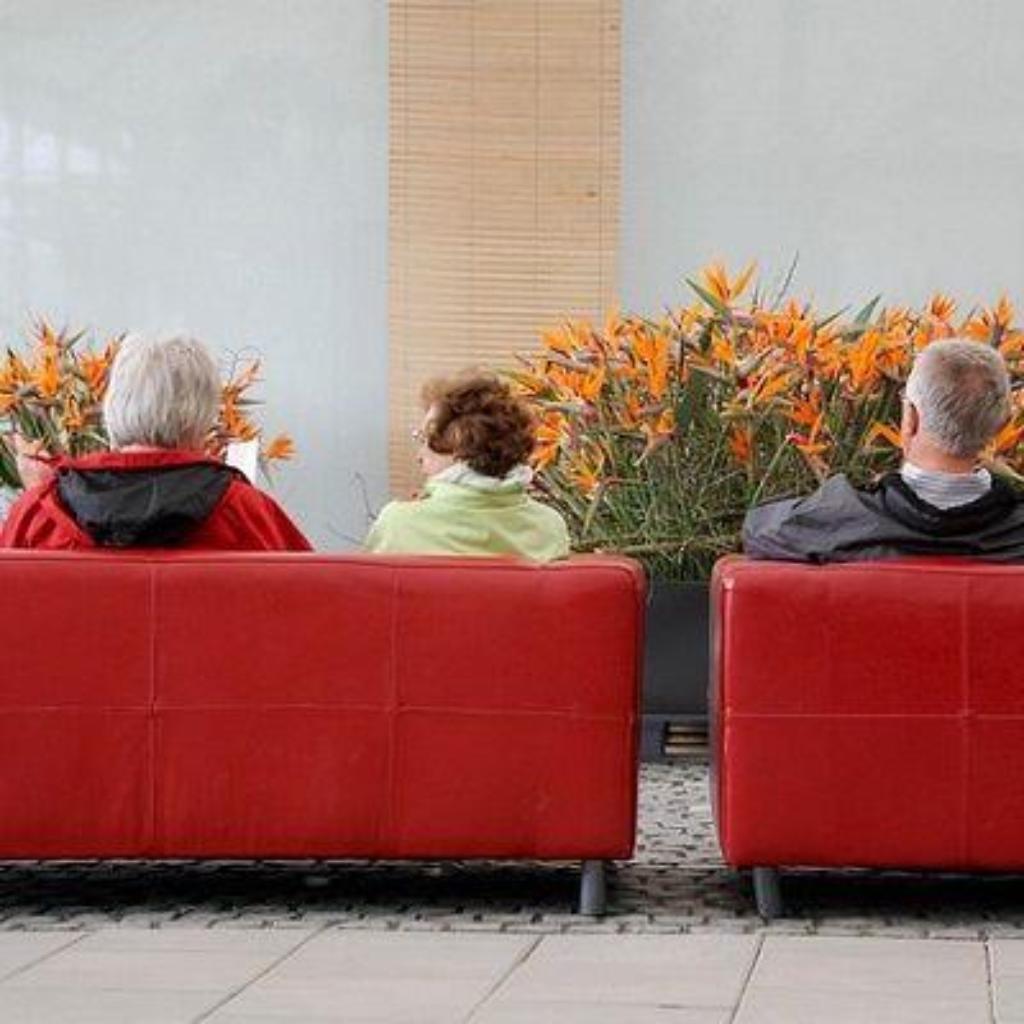 visitor-sofa-1405465_pixabay